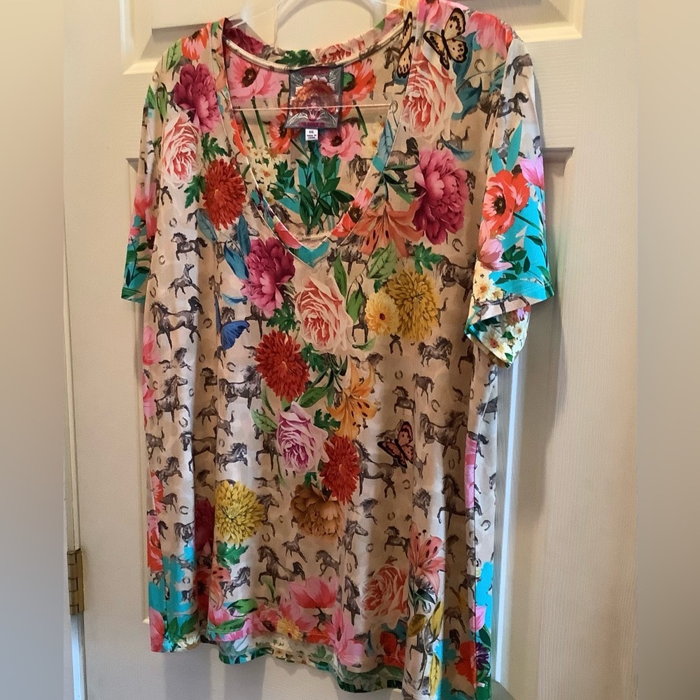Johnny Was V-Neck T-Shirt With A Horse and Floral Print, Size XXL, NWOT.